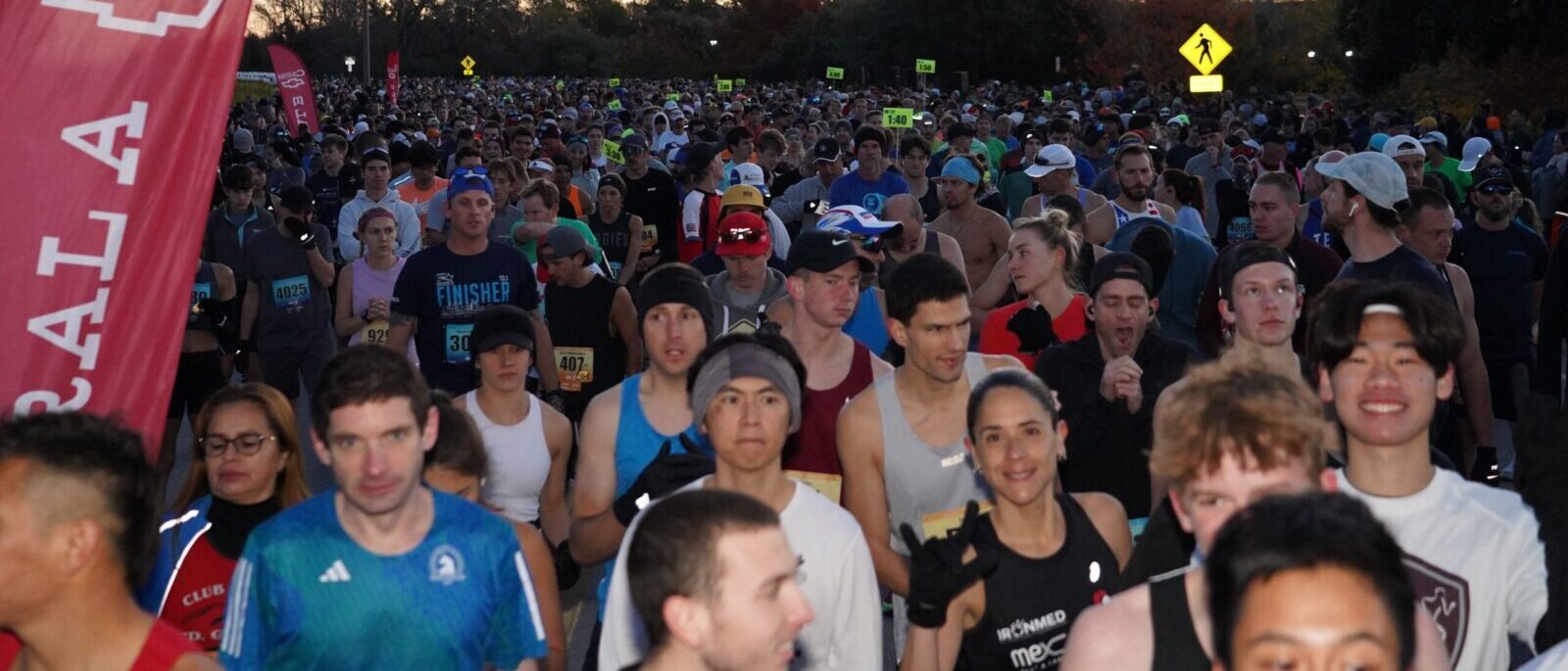 crowd of runners at the starting line